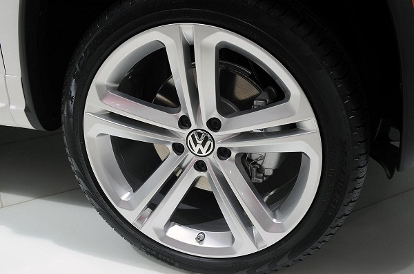 Фото обзор Volkswagen Tiguan R-Line 2014